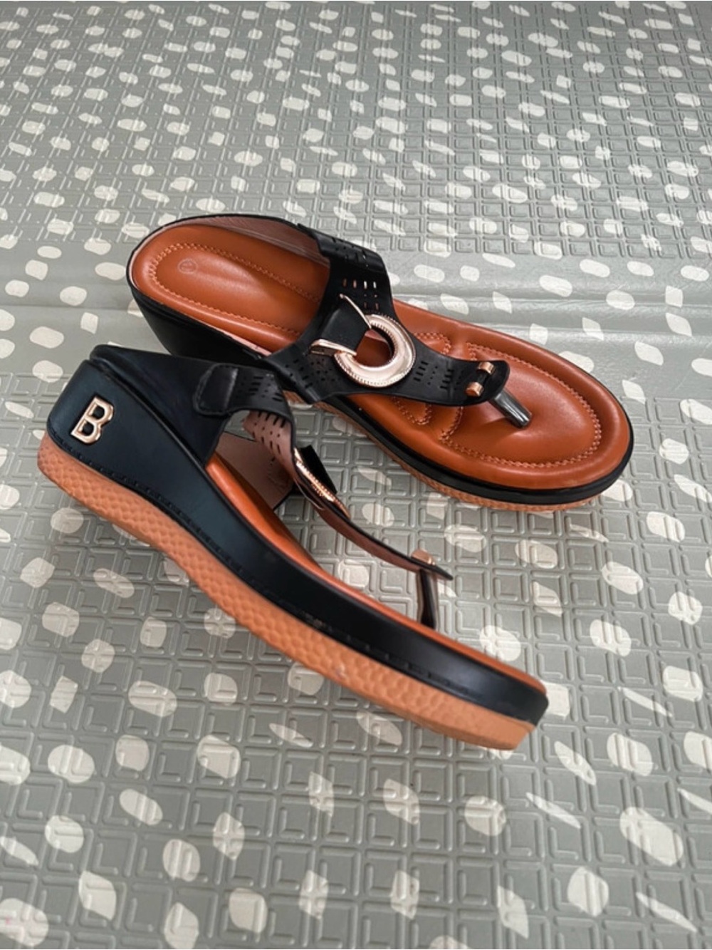 Black wedge toe sandals